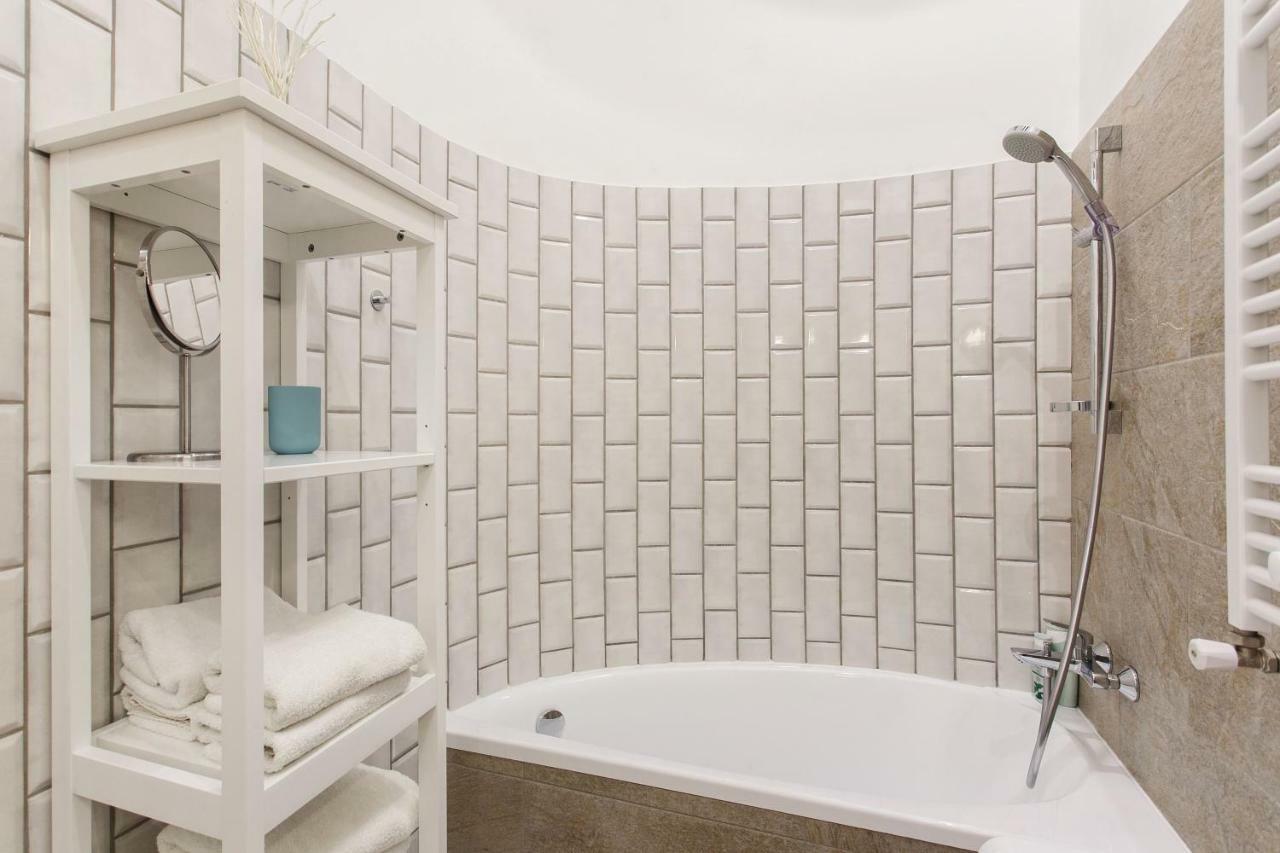 #Stayhere 3Bdr Modern & Stylish Apartment - Heart Of Old Town By Houseys Vilnius Ngoại thất bức ảnh