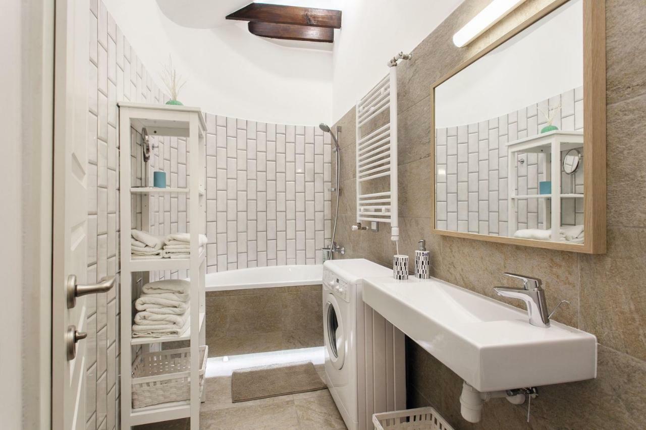 #Stayhere 3Bdr Modern & Stylish Apartment - Heart Of Old Town By Houseys Vilnius Ngoại thất bức ảnh
